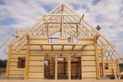 При строительстве деревянного дома используется значительное количество различных пропиток, красок, лаков, герметиков и утеплителей 