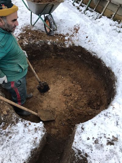 Монтаж септиков и установок автономной канализации возможно производить и зимой. 