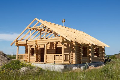 Дом из рубленного бревна подразумевает под собой высокие профессиональные качества строителей