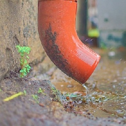 Ливневые системы водоотведения с крыш зданий